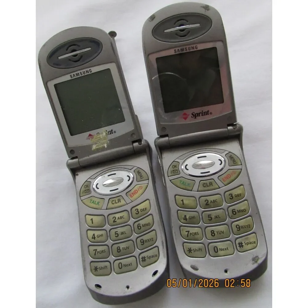 Vintage Sprint flip phones set of 2 silver used Samsung cell phone